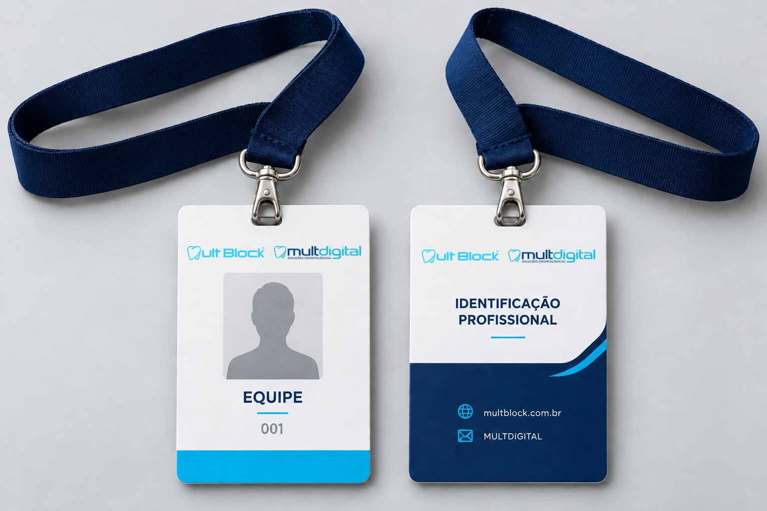 Crachás com os logos MultBlock e Multdigital
